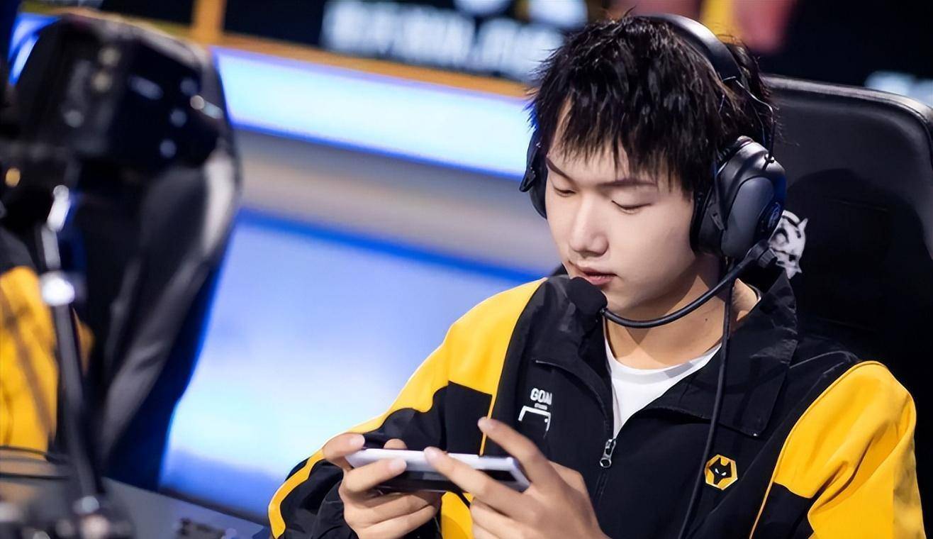 lol比赛下注 -金州勇士训练开放日，国际比赛日手感冰凉引欢呼，全明星赛在即，阵容厚度经受考验 